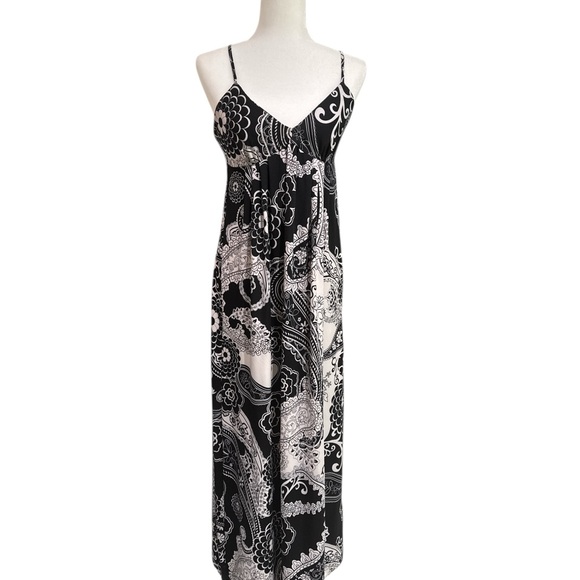 ECI Dresses & Skirts - ECI Monochrome Patterned Dress